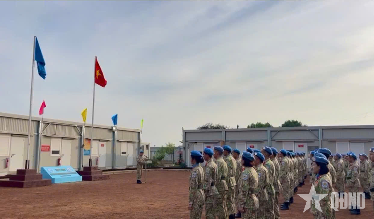 Khoảnh khắc thiêng liêng của những chiến sĩ “mũ nồi xanh” Việt Nam tại Abyei